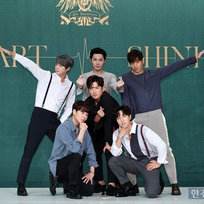 Behind-the-scenes cut of SHINHWA
