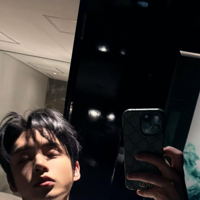 A moment captured by Kim Jiwoong (ZEROBASEONE)'s fan