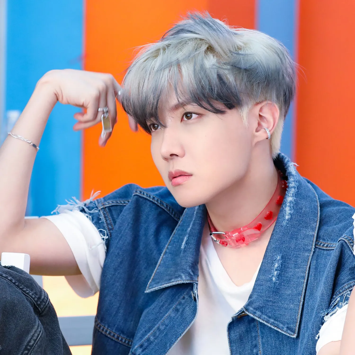 Foto terbaru j-hope (BTS)