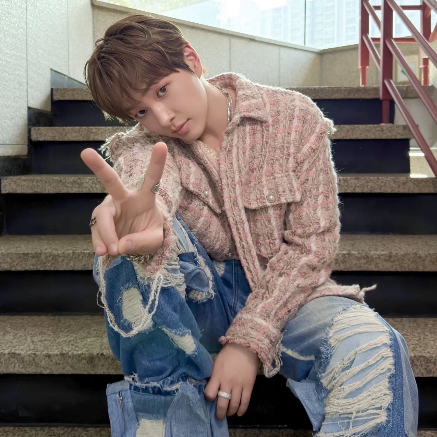 Behind-the-scenes cut of Onew (SHINee)