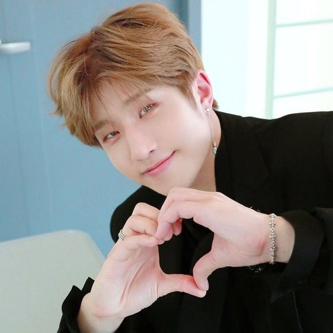 Behind-the-scenes cut of Jinjin (ASTRO)