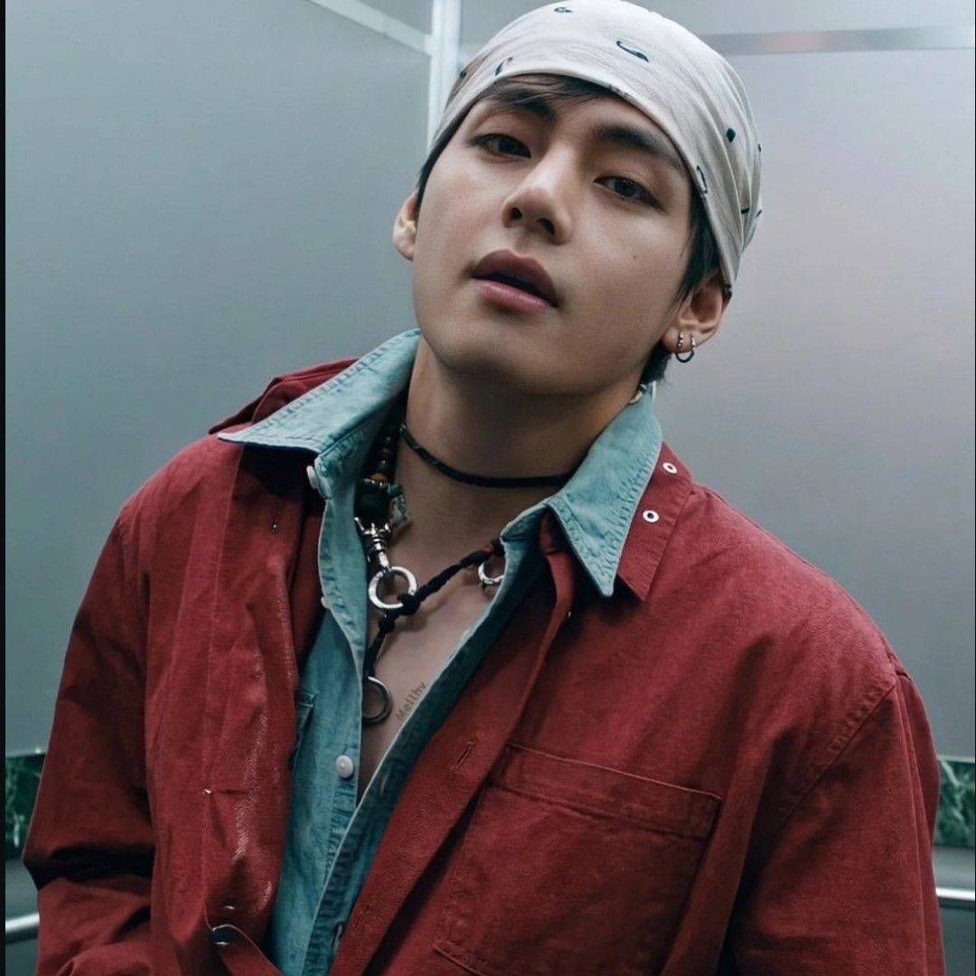 뷔 (방탄소년단) 최근 활동샷