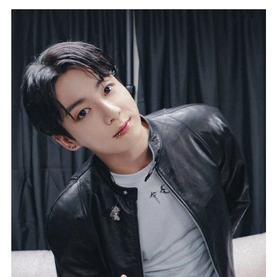 Foto aktivitas terbaru Jungkook (BTS)