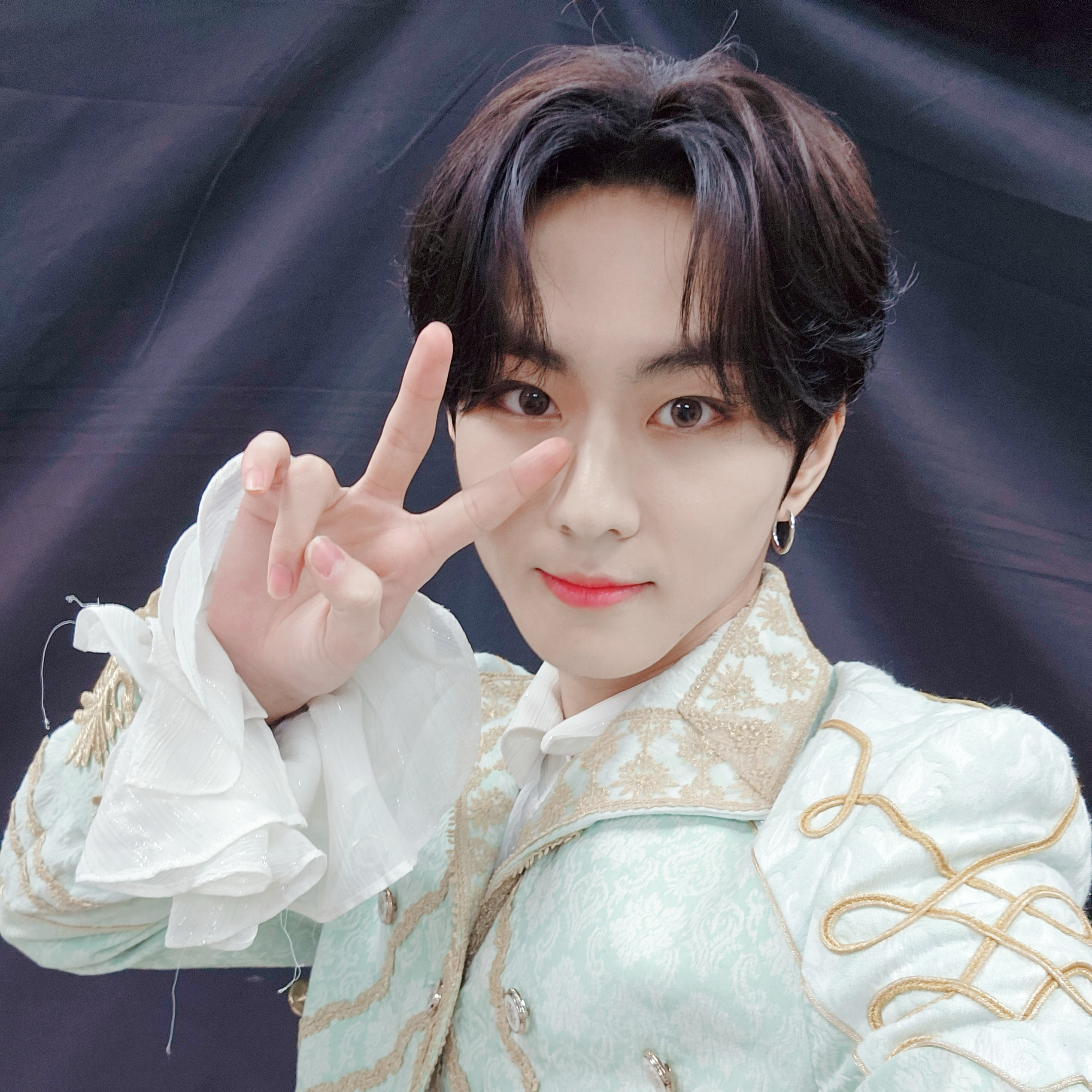 Latest photo of Jungwon (ENHYPEN)