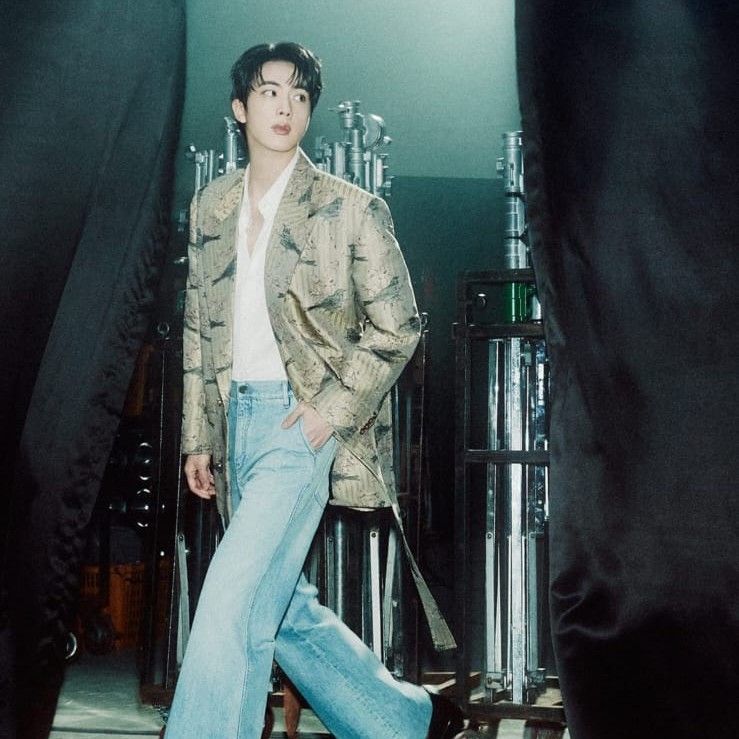 Foto aktivitas terbaru Jin (BTS)