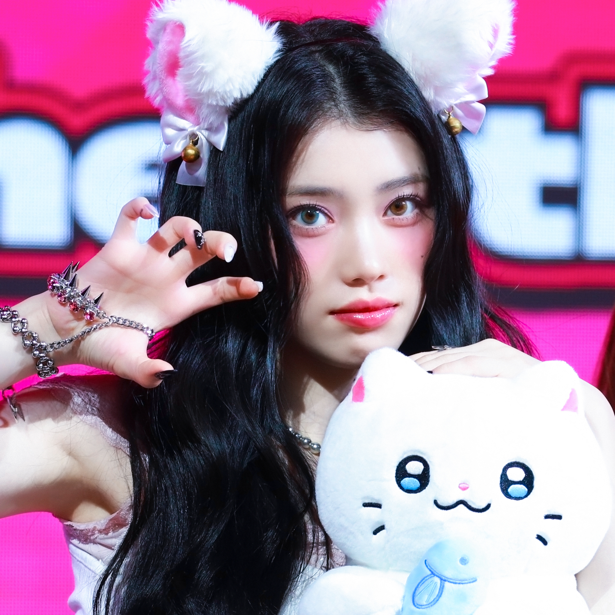 Recent activity shot of Xiao Ting (Kep1er)