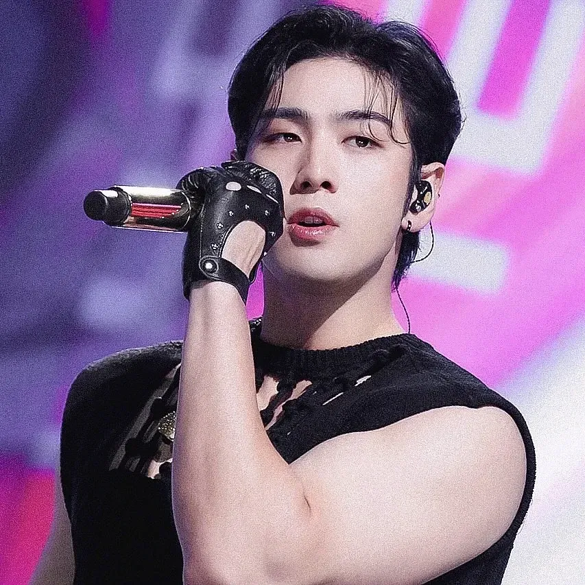 A moment captured by Baekho's fan