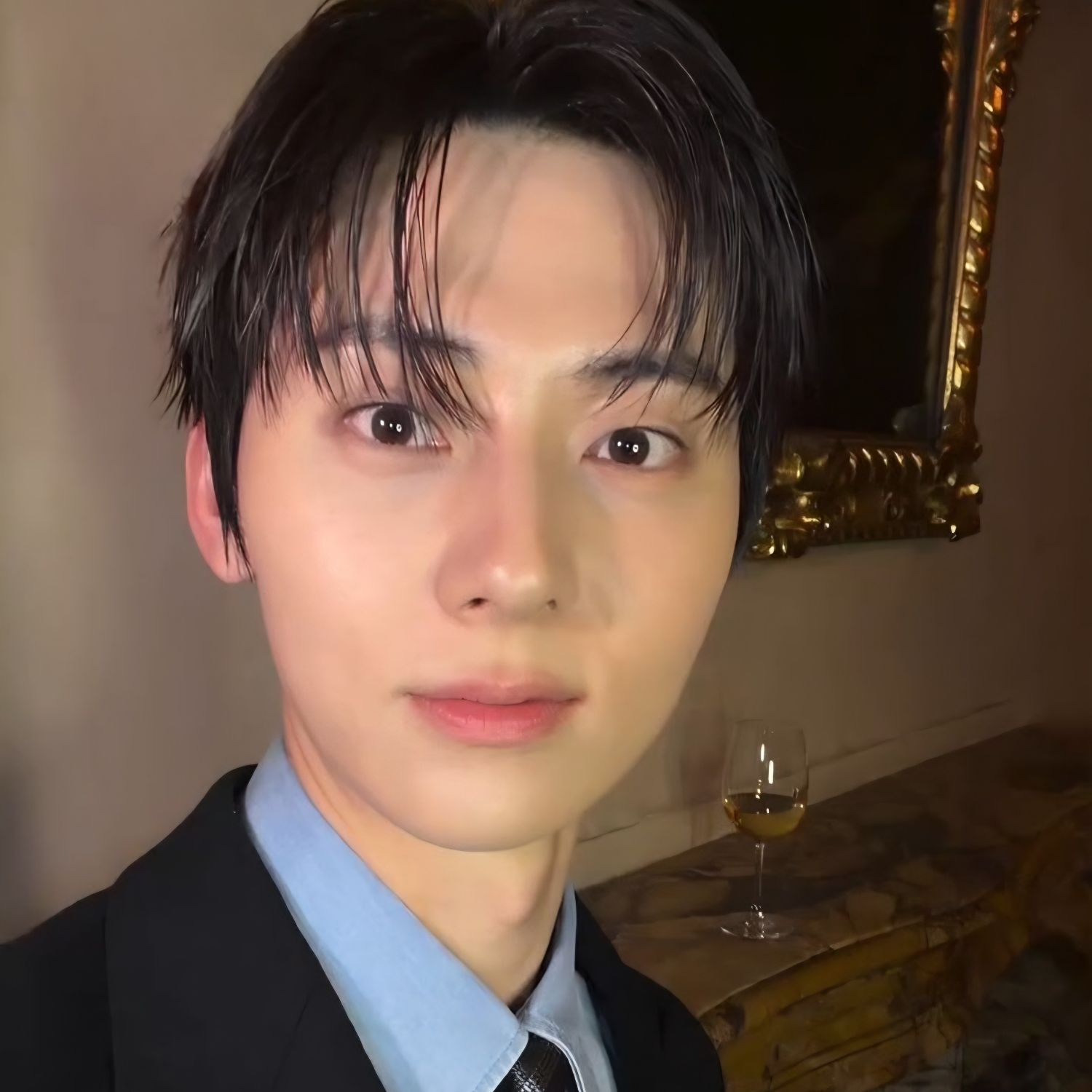 A moment captured by Hwang Minhyun's fan