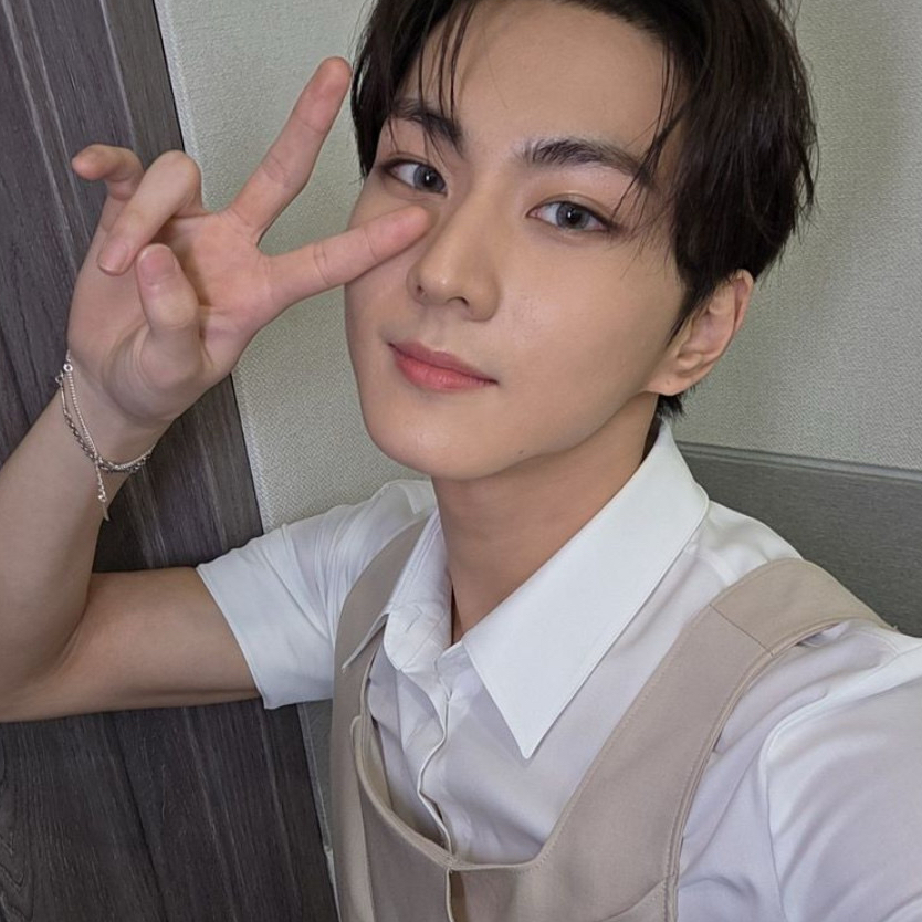 Foto aktivitas terbaru Jungwon (ENHYPEN)