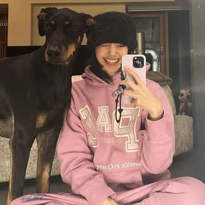 Behind-the-scenes cut of Lisa (BLACKPINK)