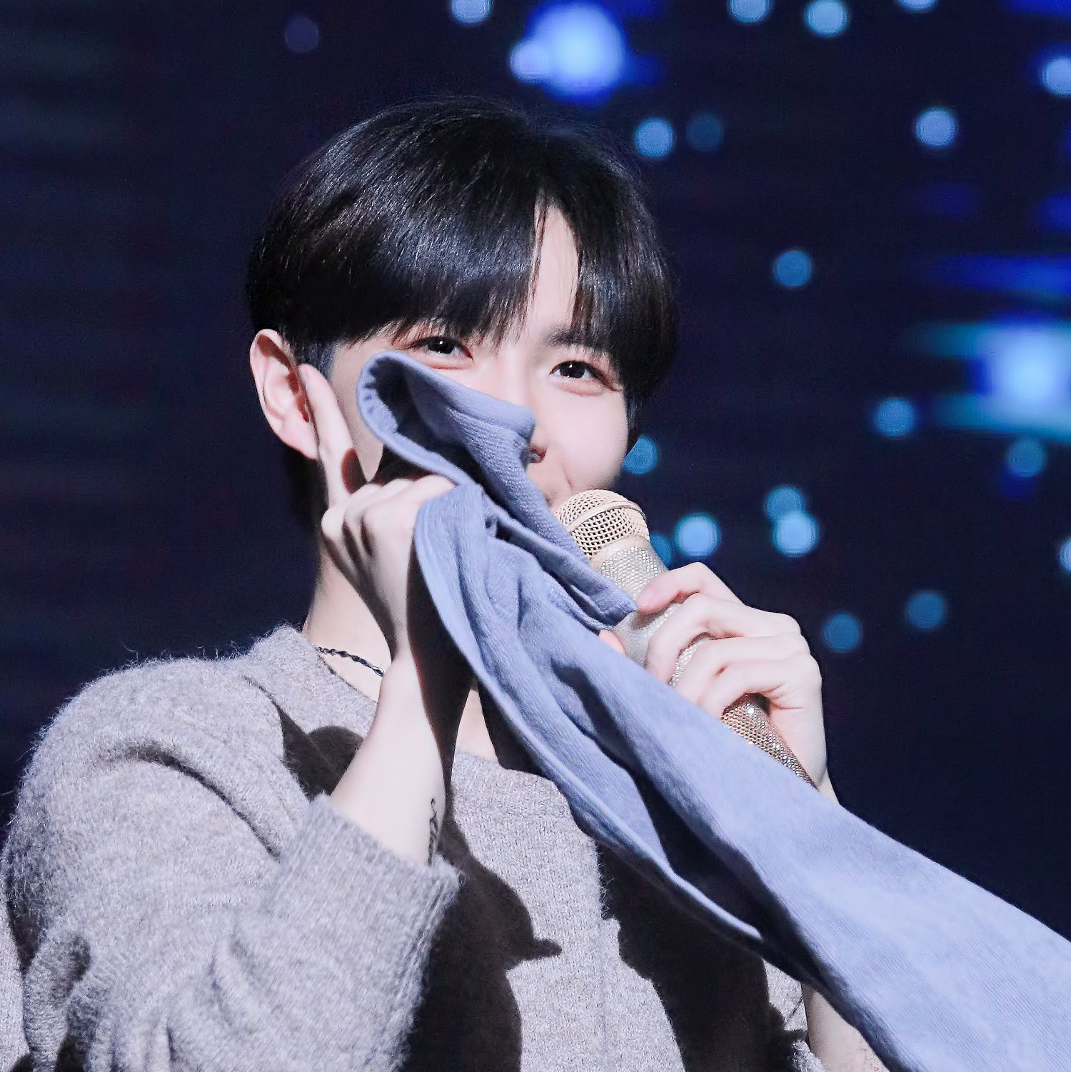 金在奐粉絲拍下的瞬間