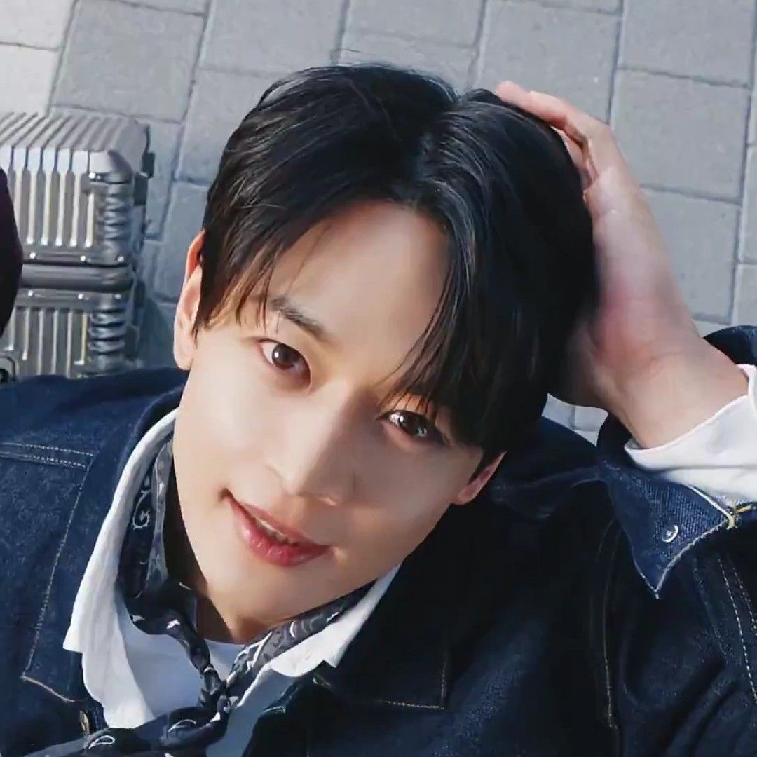 A moment captured by Minho (SHINee)'s fan