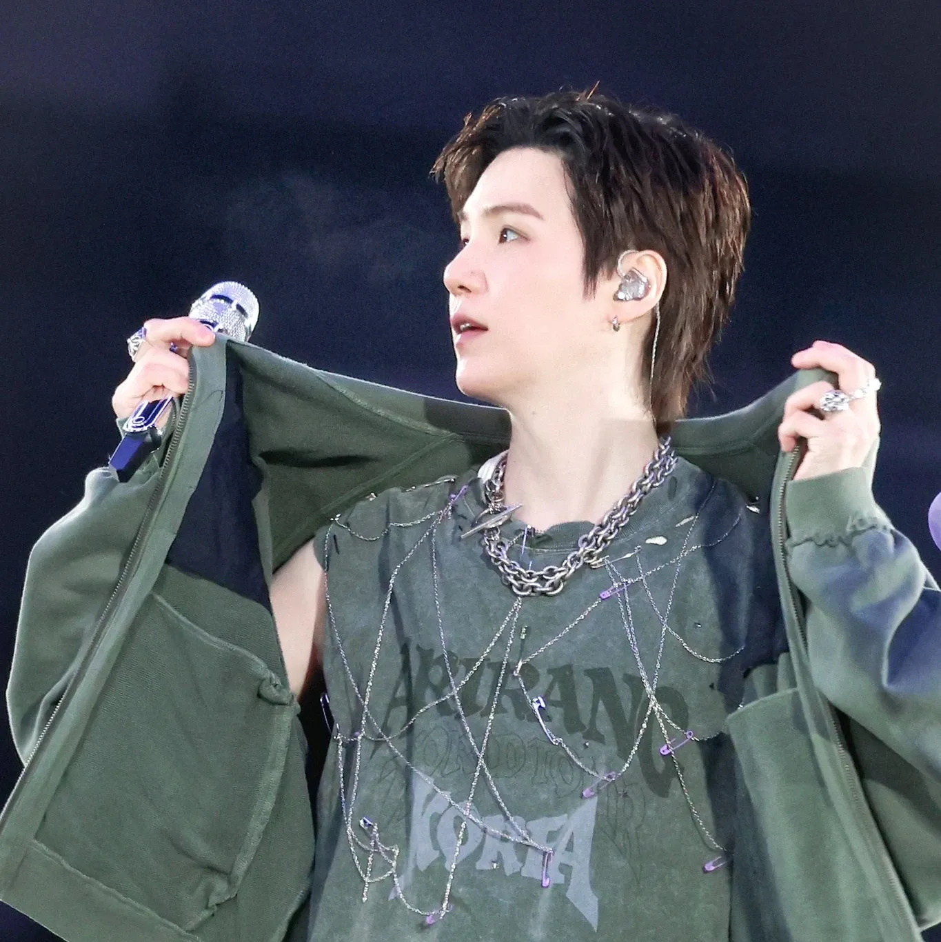 Foto aktivitas terbaru SUGA (BTS)