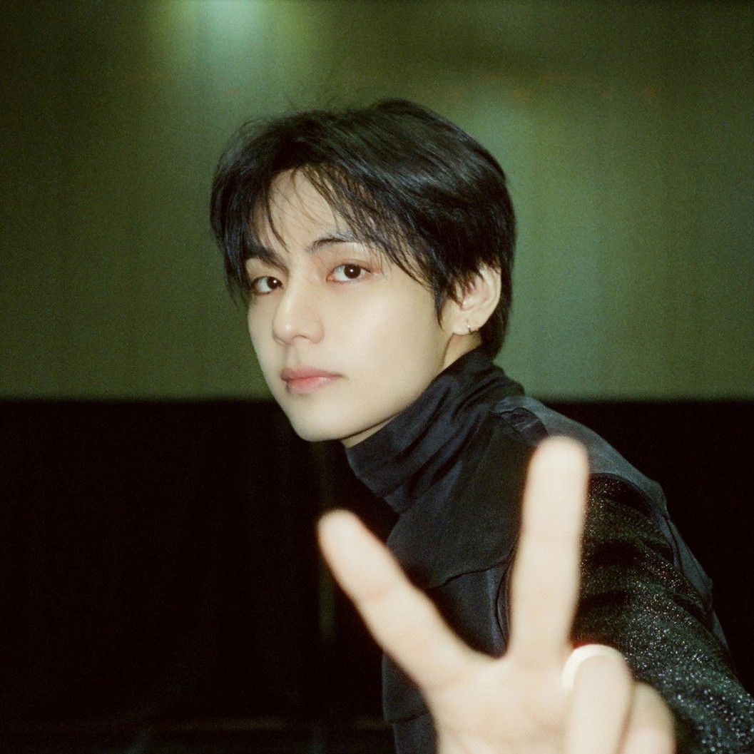 뷔 (방탄소년단)의 최신 사진