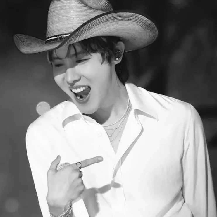 Foto aktivitas terbaru j-hope (BTS)