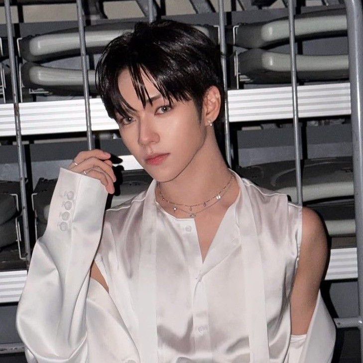 Behind-the-scenes cut of JL (AHOF)