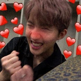 A moment captured by Hui (PENTAGON)'s fan