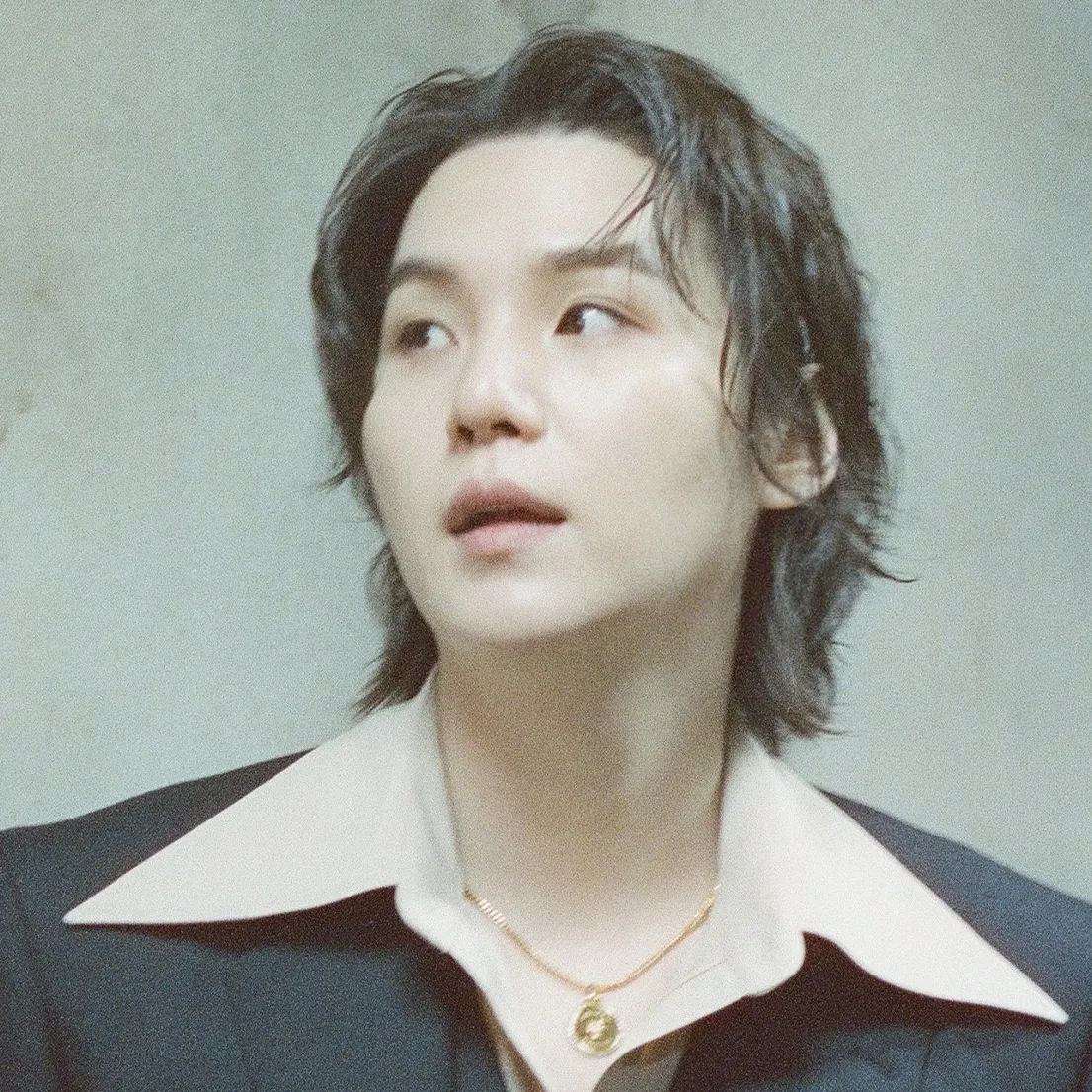 Foto aktivitas terbaru SUGA (BTS)