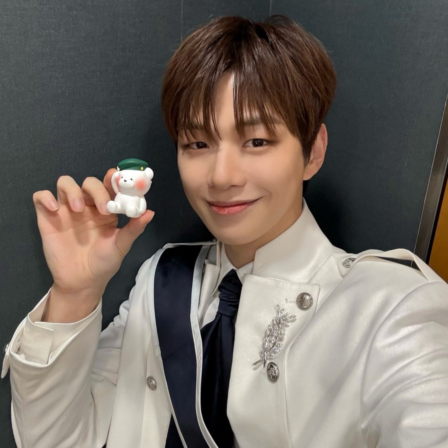 강다니엘의 비하인드 컷