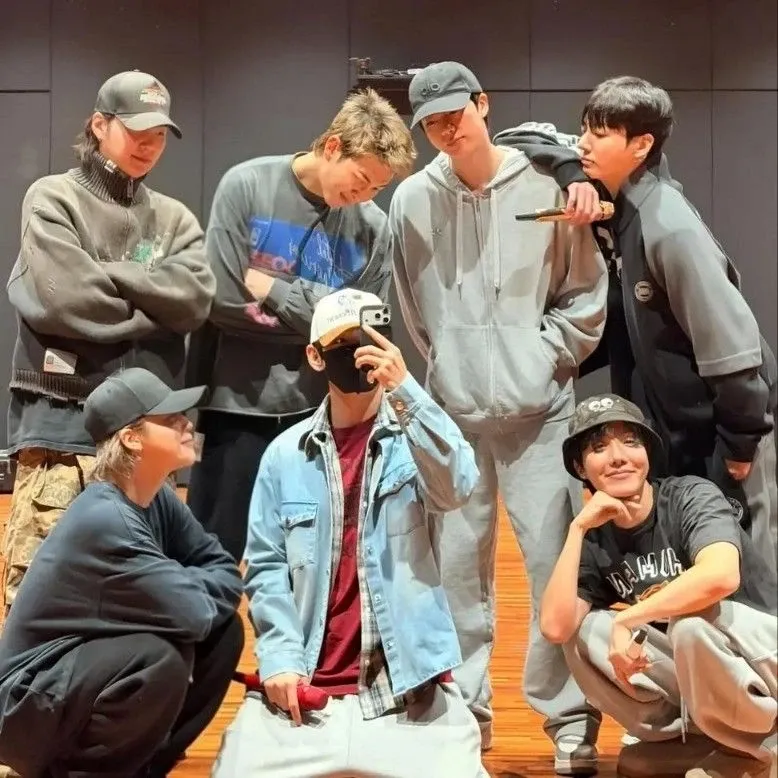 Foto aktivitas terbaru BTS