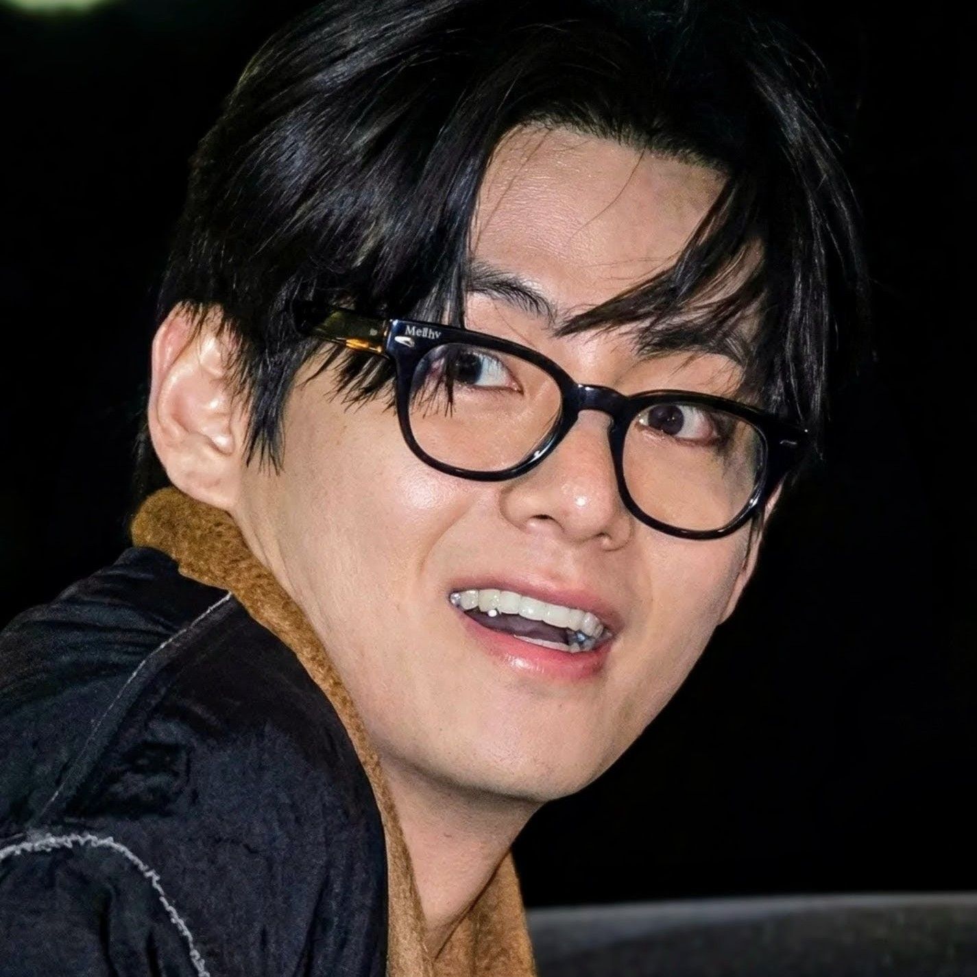 뷔 (방탄소년단)의 최신 사진