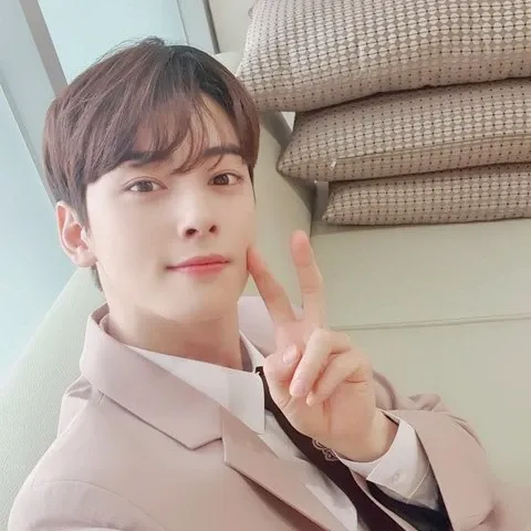 Latest photo of Eunwoo (ASTRO)