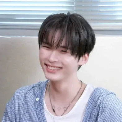 Recent activity shot of Sung Hanbin (ZEROBASEONE)