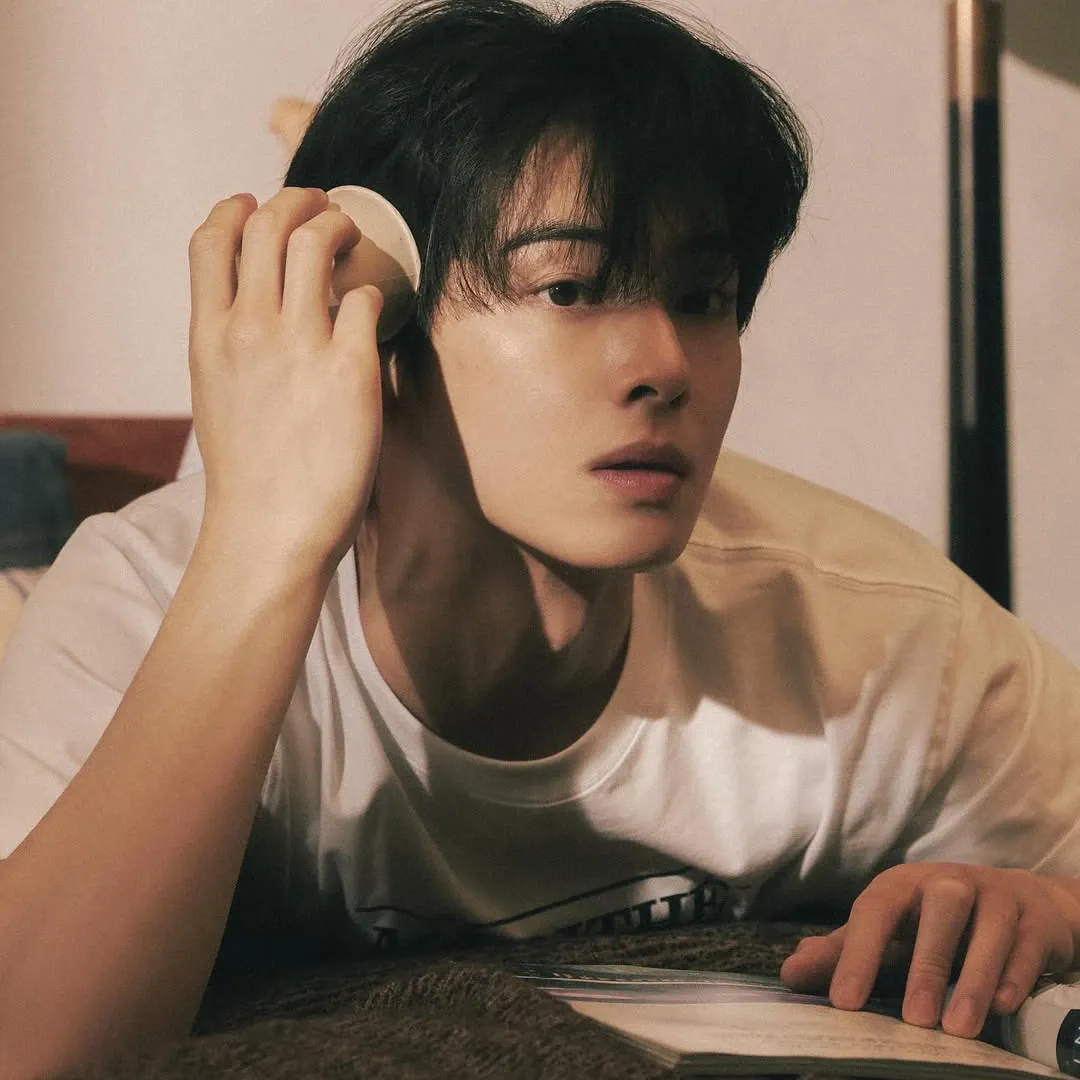 A moment captured by Eunwoo (ASTRO)'s fan