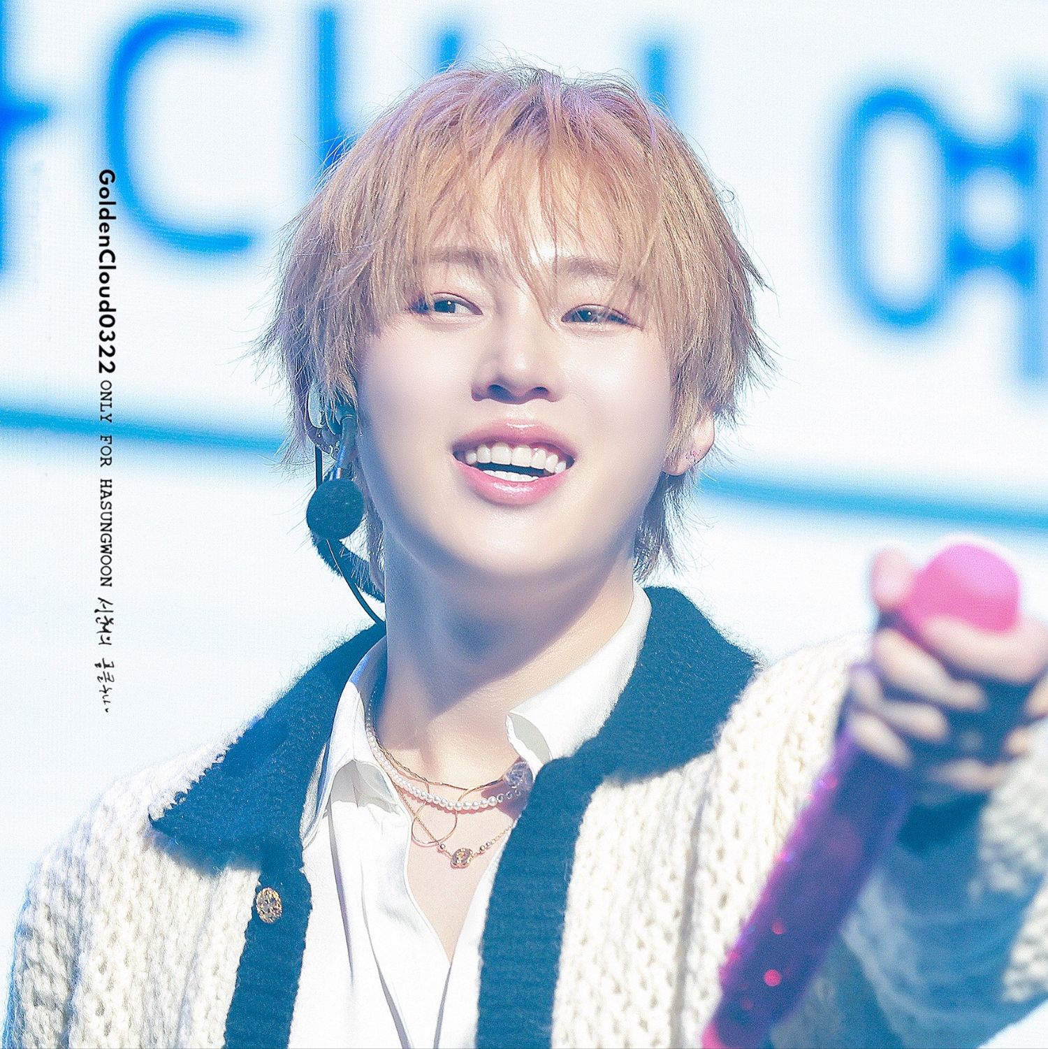 A moment captured by Ha Sungwoon's fan