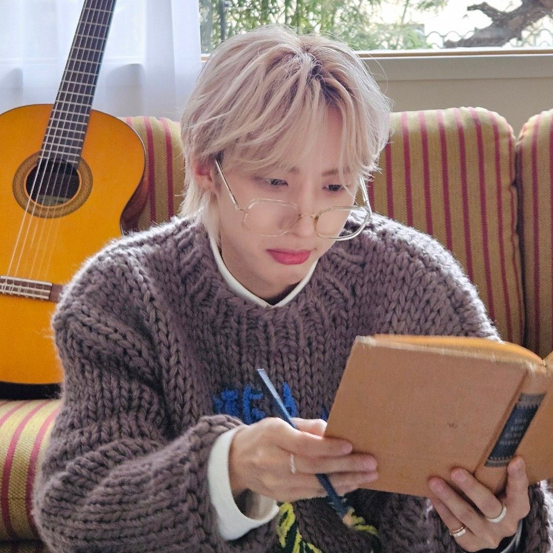 Behind-the-scenes cut of Hui (PENTAGON)