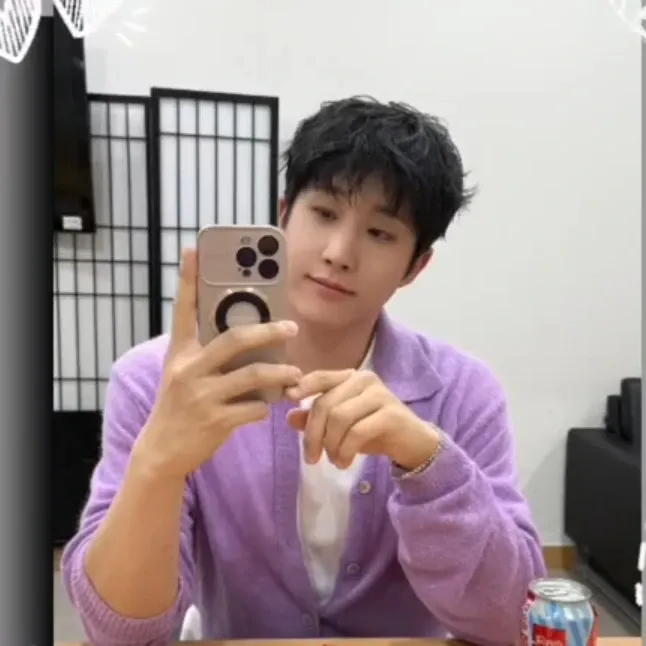 A moment captured by Jinjin (ASTRO)'s fan