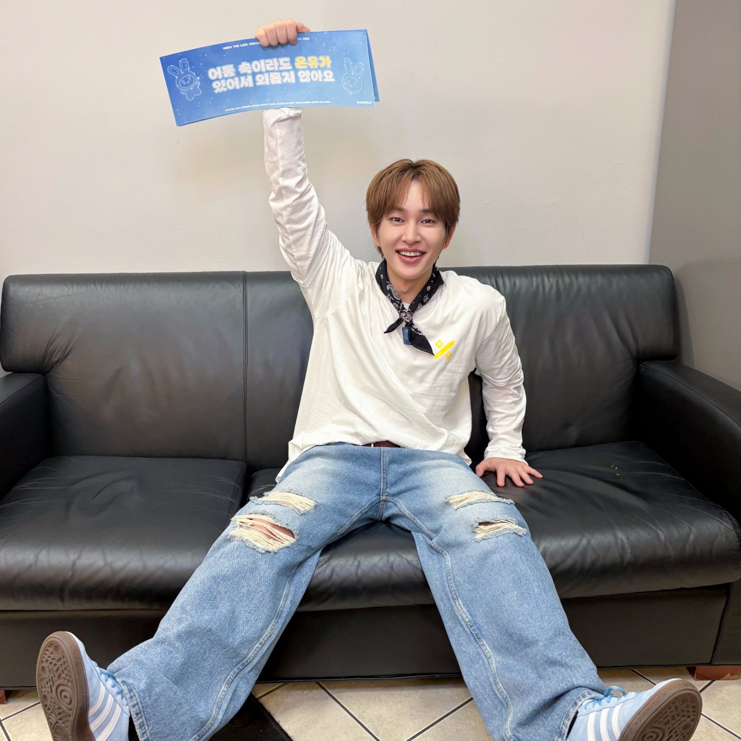 Behind-the-scenes cut of Onew (SHINee)