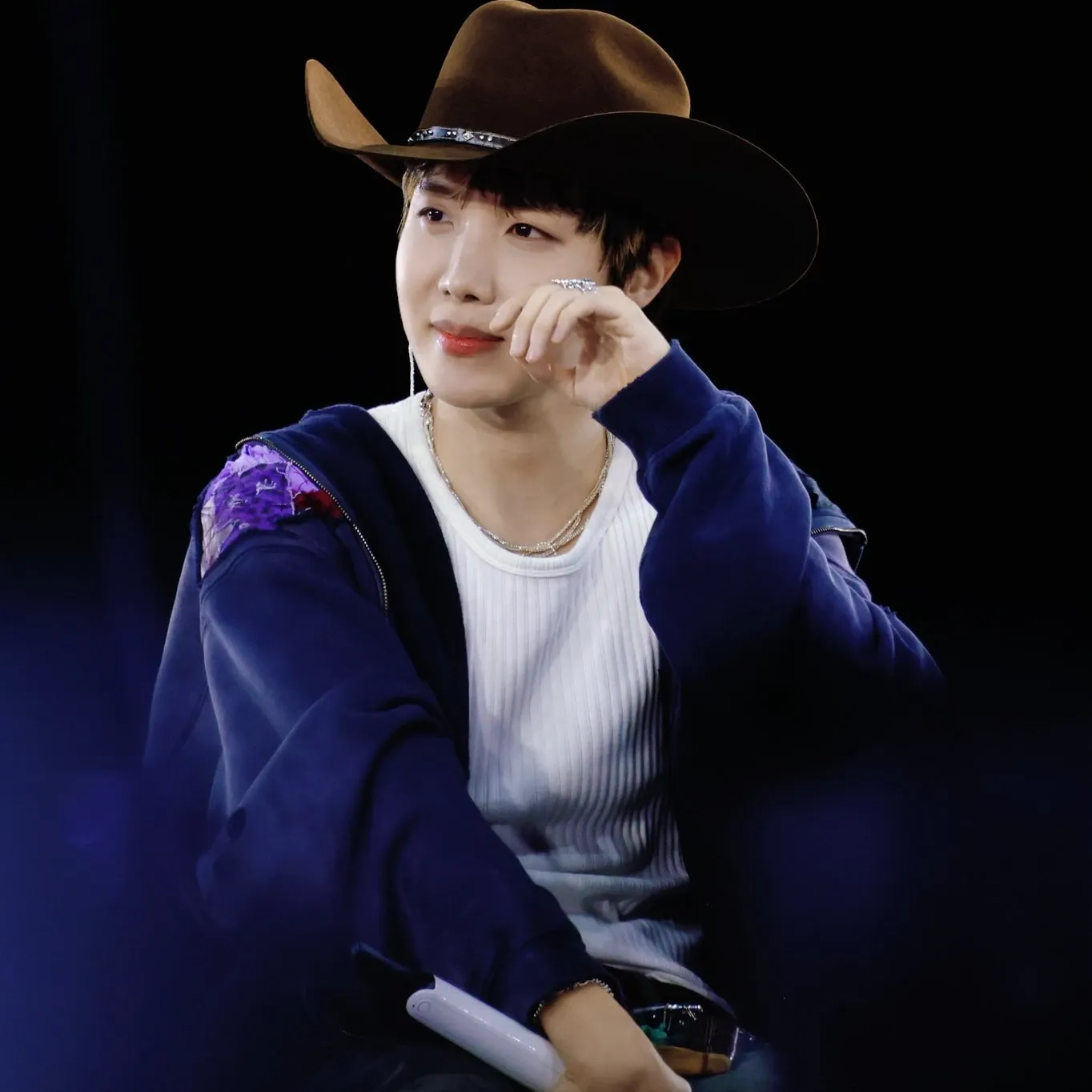 Foto terbaru j-hope (BTS)