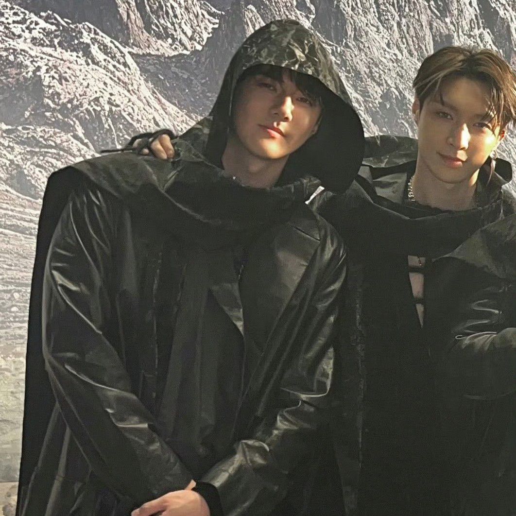 Recent activity shot of Lay (EXO)