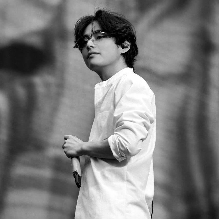 A moment captured by V (BTS)'s fan