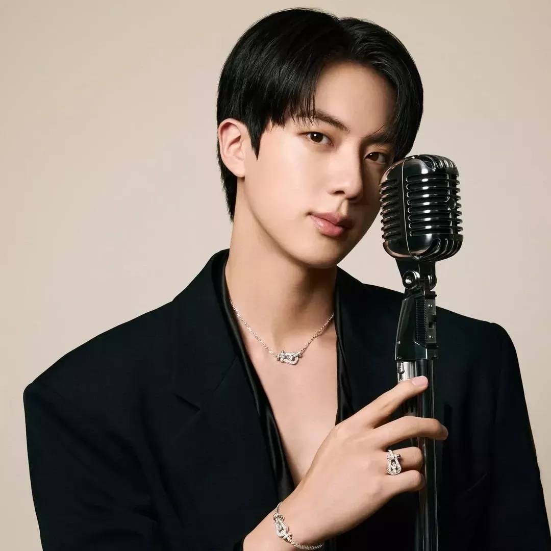 Foto aktivitas terbaru Jin (BTS)