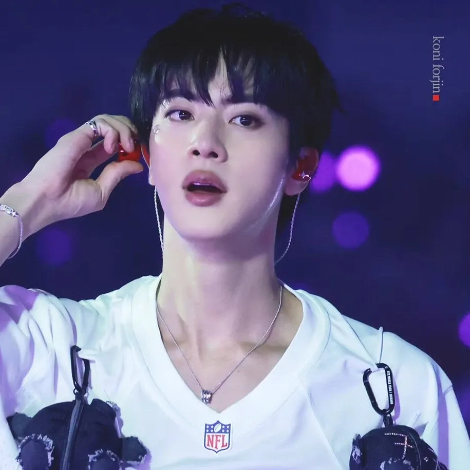 Behind-the-scenes cut of Jin (BTS)