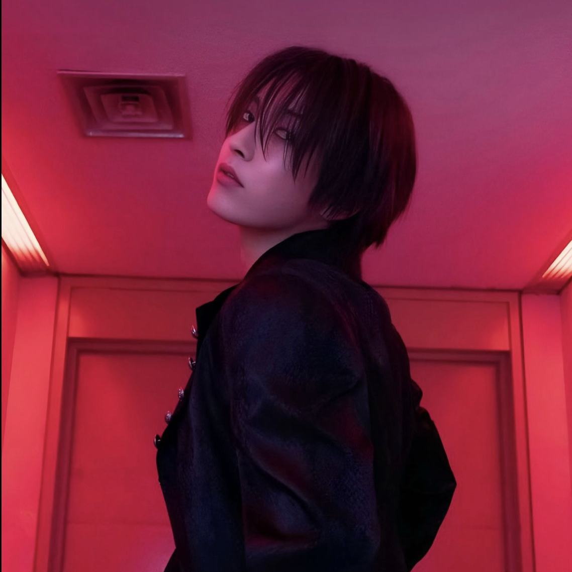 Behind-the-scenes cut of Shownu (MONSTA X)