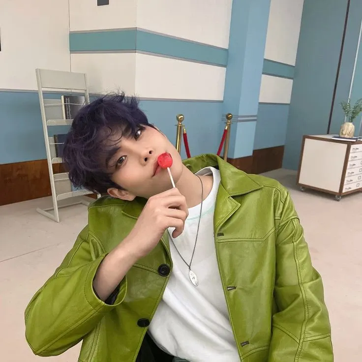 A moment captured by MJ (ASTRO)'s fan