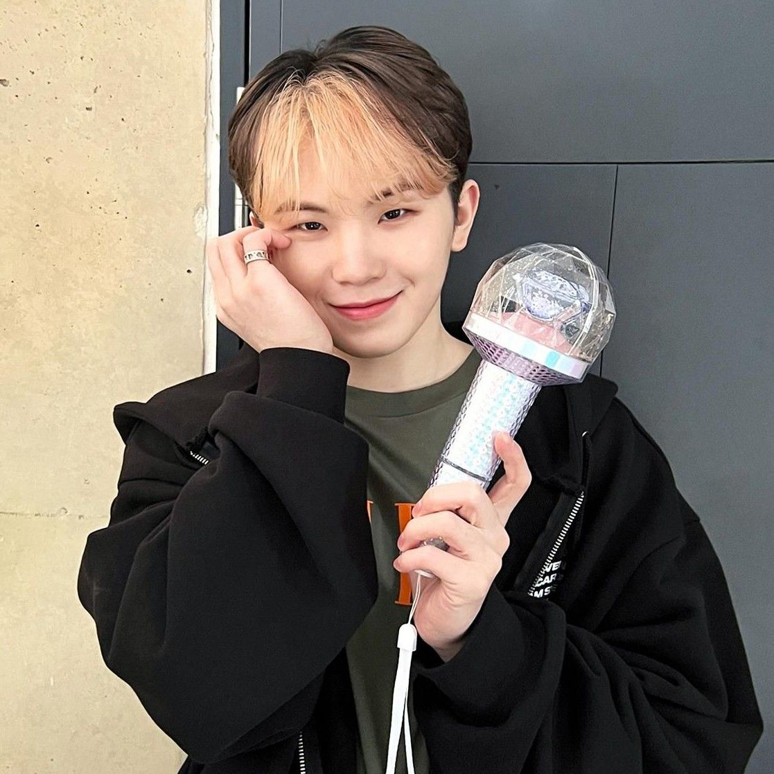 Latest photo of Woozi (SEVENTEEN)