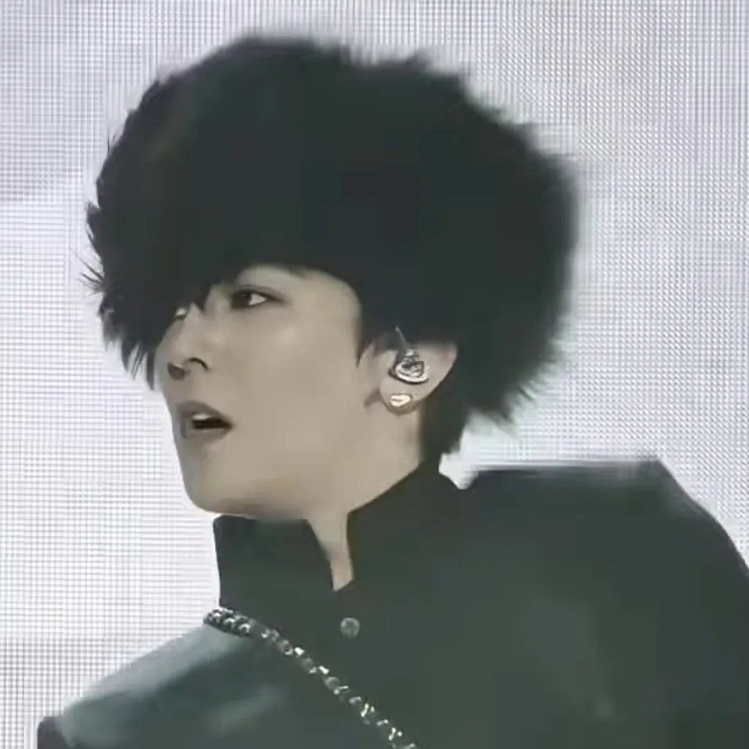 Recent activity shot of G-DRAGON (BIGBANG)
