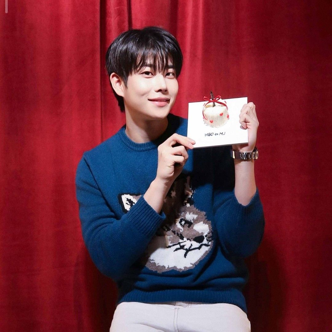 Latest photo of MJ (ASTRO)