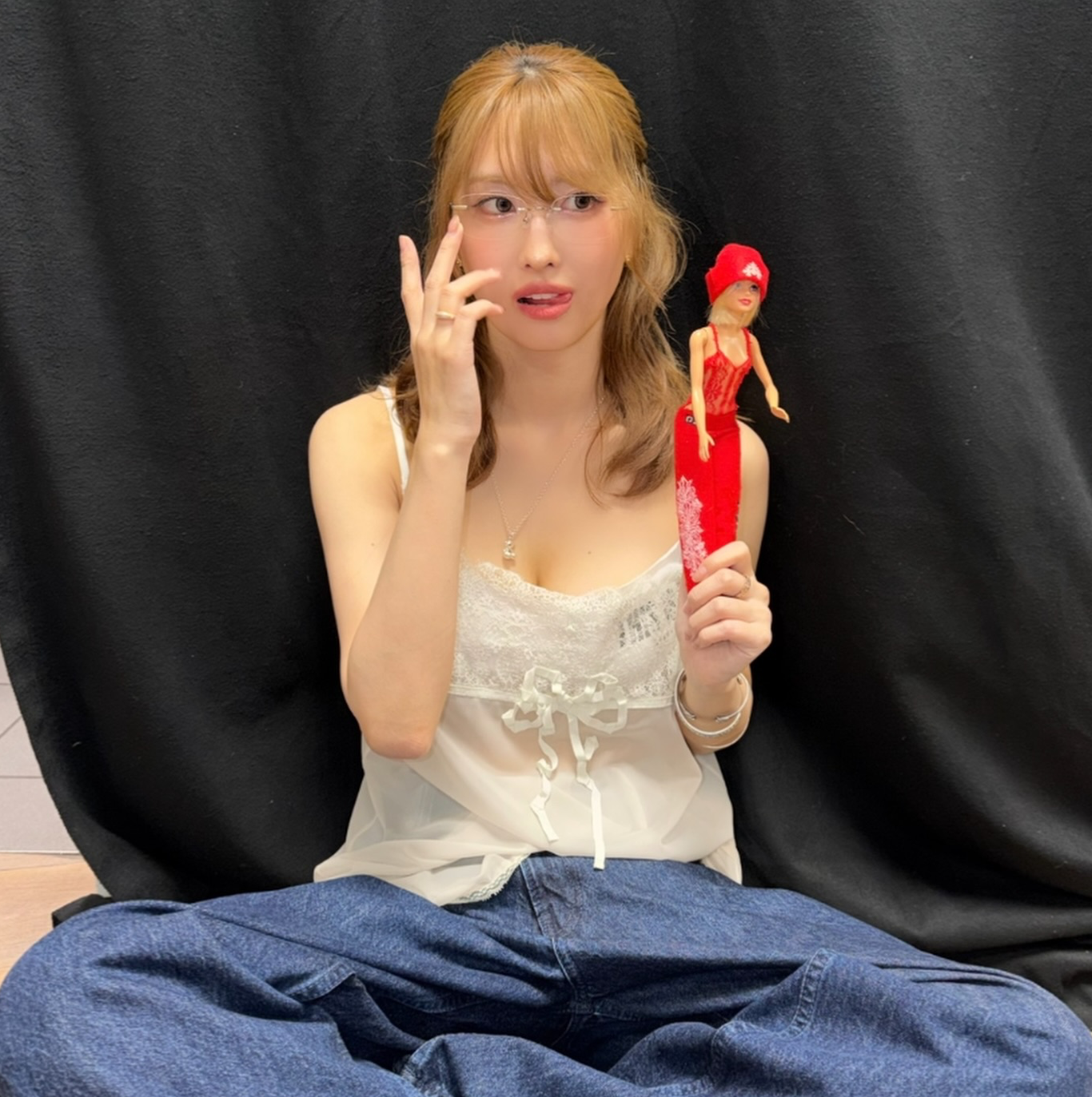 Foto aktivitas terbaru Momo (TWICE)