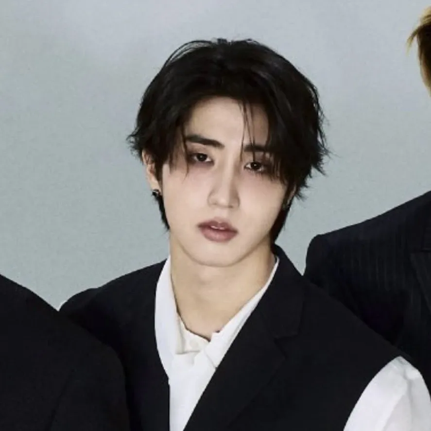 Behind-the-scenes cut of HAN (Stray Kids)