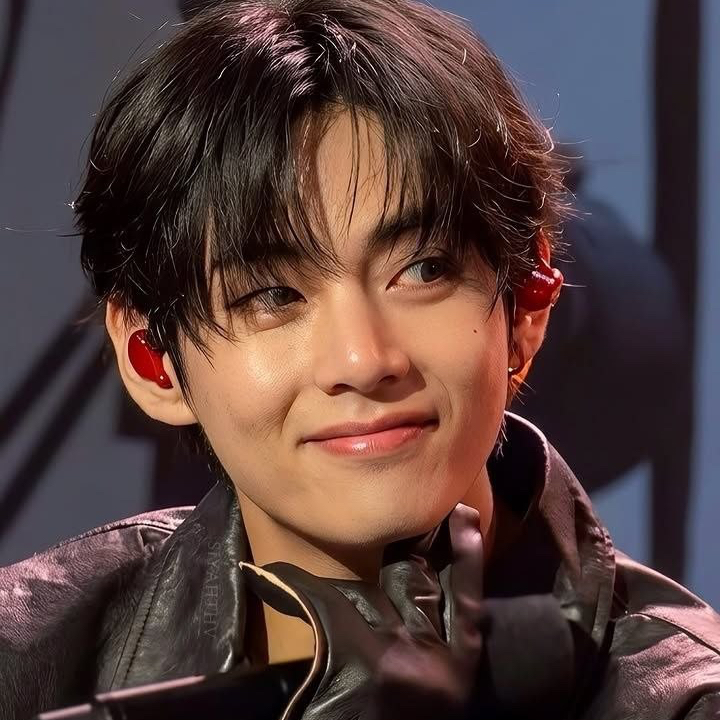 뷔 (방탄소년단)의 최신 사진