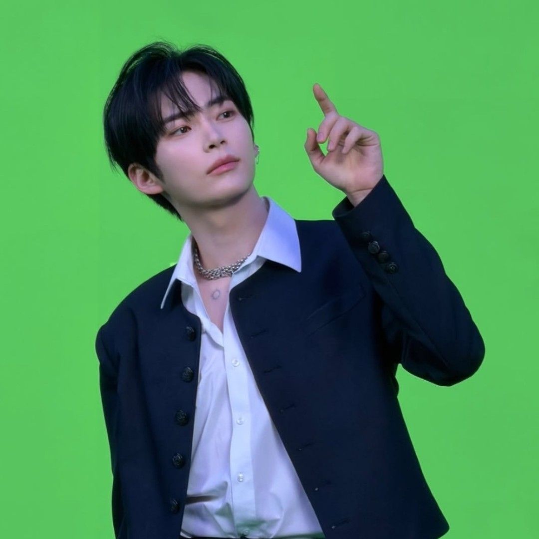 成韓彬 (ZEROBASEONE)的最新活動照片