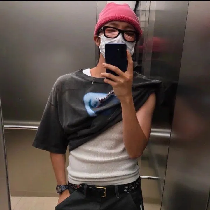 Foto terbaru j-hope (BTS)