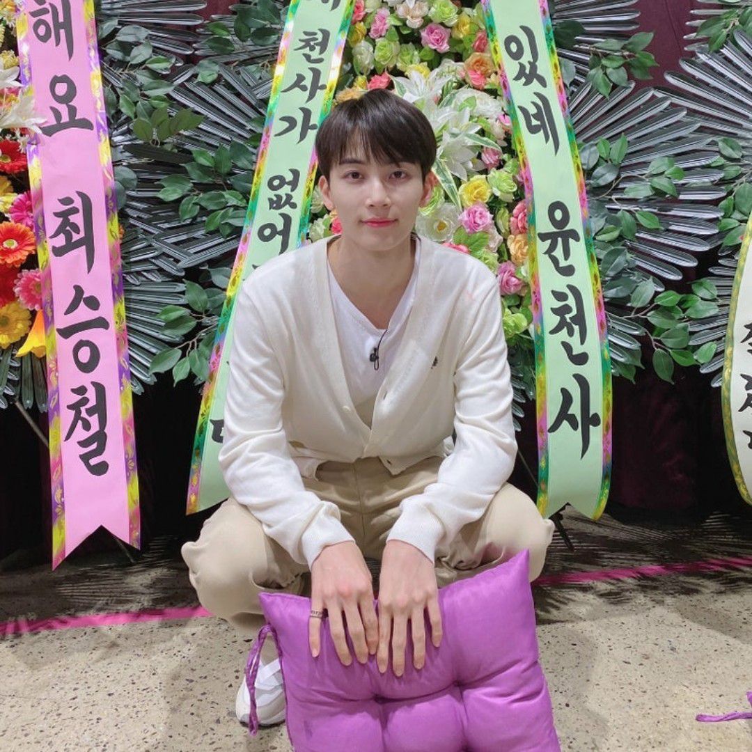 Latest photo of Jeonghan (SEVENTEEN)