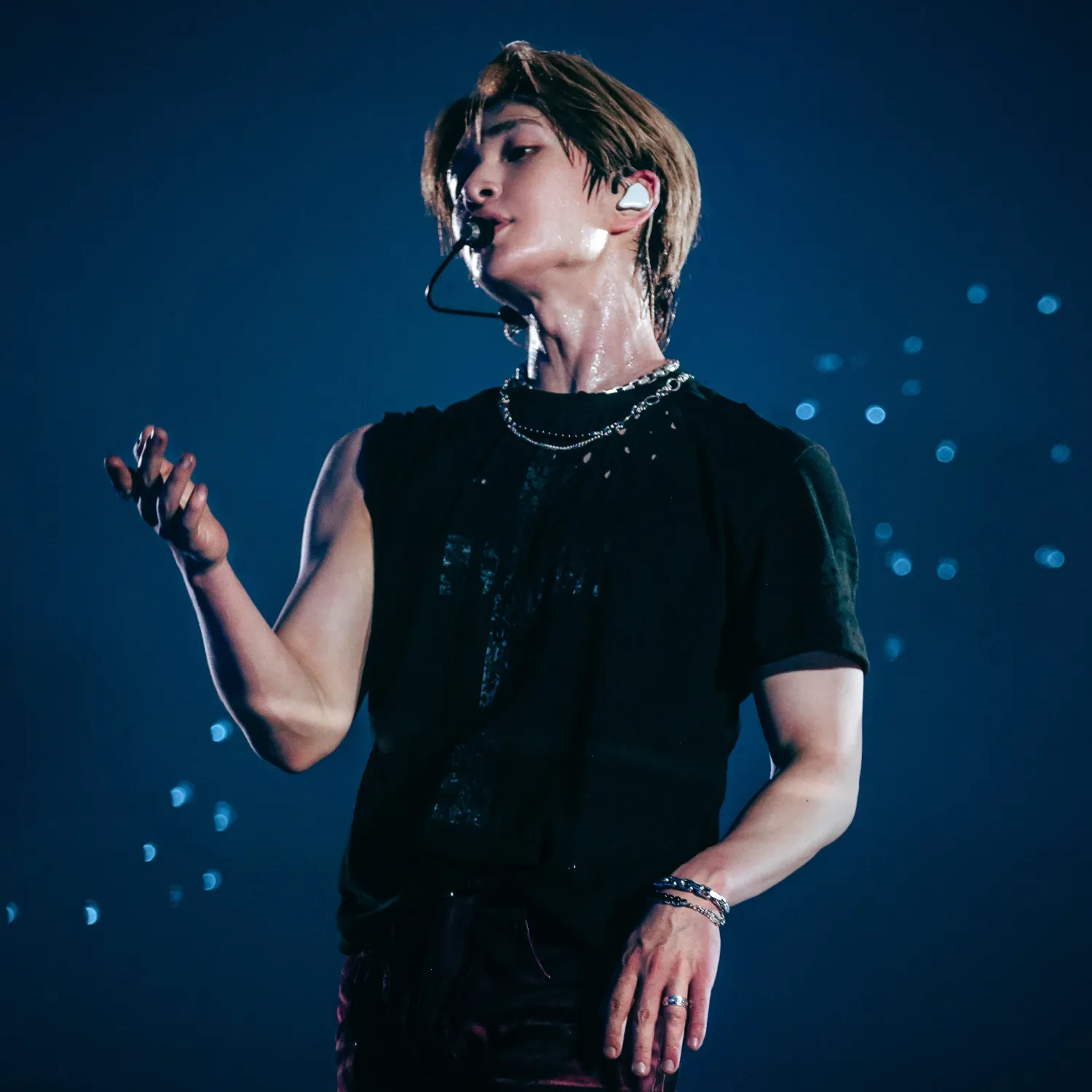 Behind-the-scenes cut of Onew (SHINee)