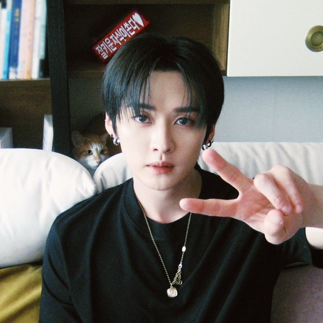 Latest photo of Lee Know (Stray Kids)